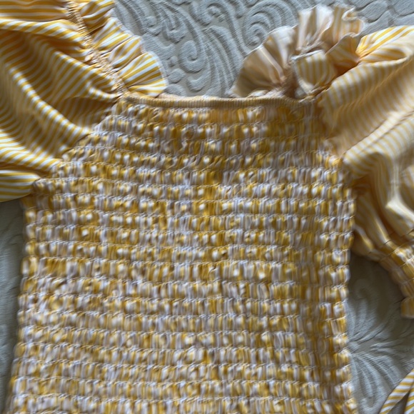 Beautiful top - Picture 5 of 6